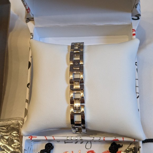 NWT - GUESS Bracelet Watch - Picture 3 of 6
